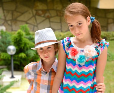 küçük kız ve erkek