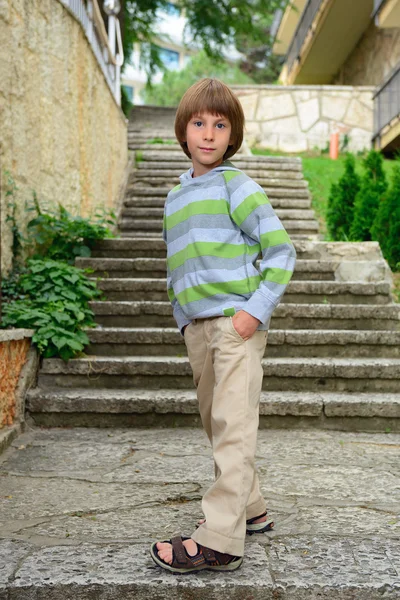 Zomer kleine jongen — Stockfoto