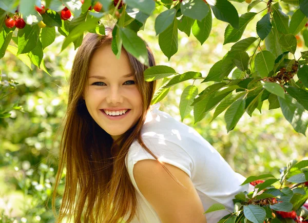 Girl in cherry garden — Stock Photo, Image