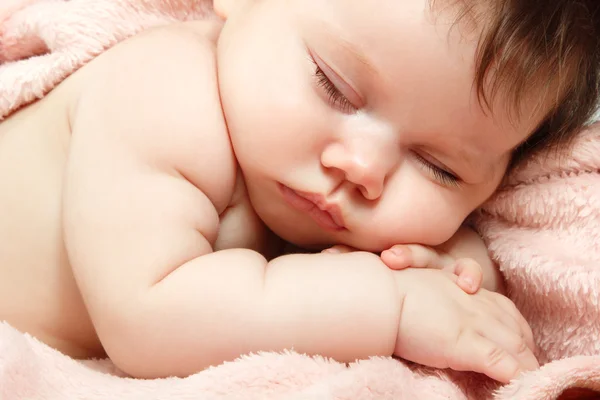 Милый малыш спит — стоковое фото