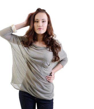 güzel genç esmer kadın