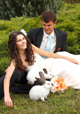 gelinle damat iki tavşan ile