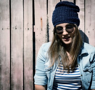 şapkalı güzel güzel kız