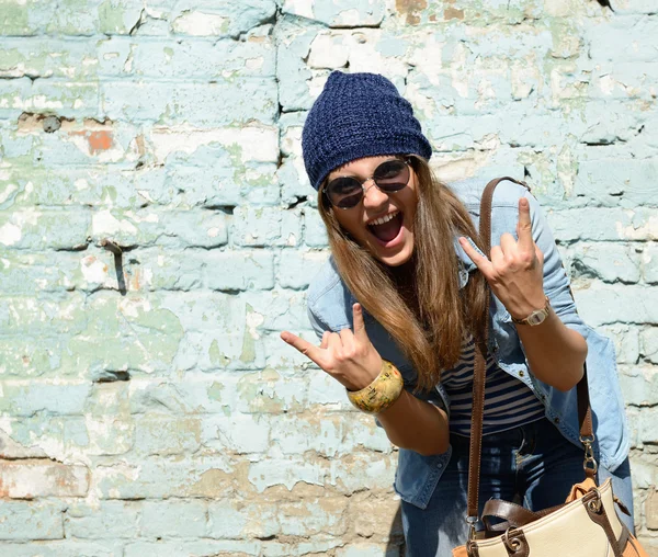 Beautiful cool girl gesturing i — Stock Photo, Image