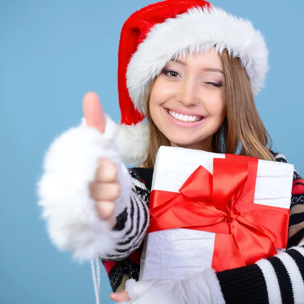 Glückliche junge Frau zu Weihnachten — Stockfoto