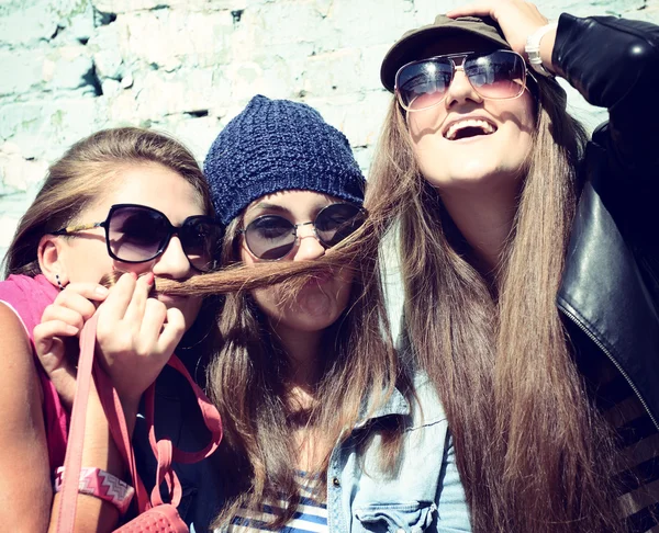 Meninas se divertindo juntos — Fotografia de Stock