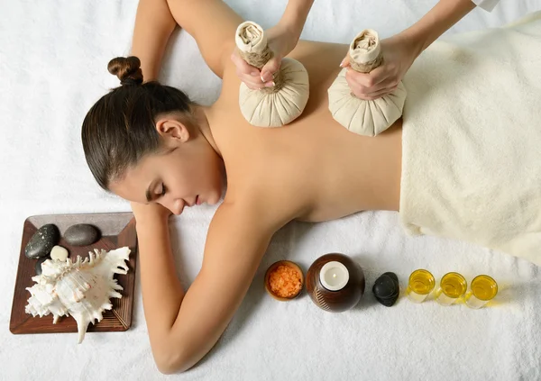 Mujer en ambiente spa — Foto de Stock