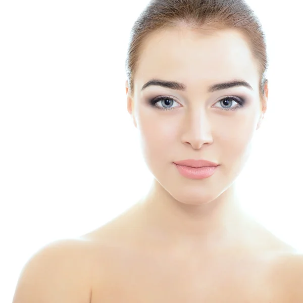 Mujer con piel limpia y ojos azules —  Fotos de Stock