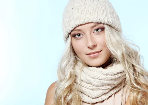 Girl in winter hat and scarf — Stock Photo, Image