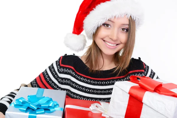 Natal mulher segurando caixas de presente — Fotografia de Stock