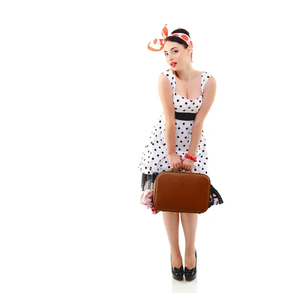 Pinup chica con maleta en vestido manchado — Foto de Stock