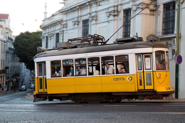 Lissabon spårvagn bilar — Stockfoto