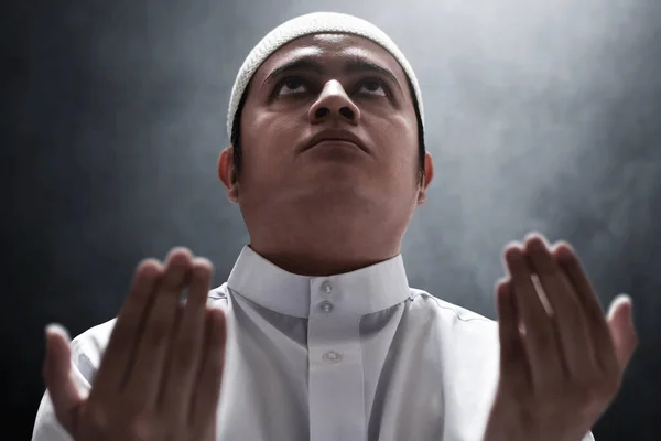 Náboženské Asijské Muslim Muž Modlí — Stock fotografie