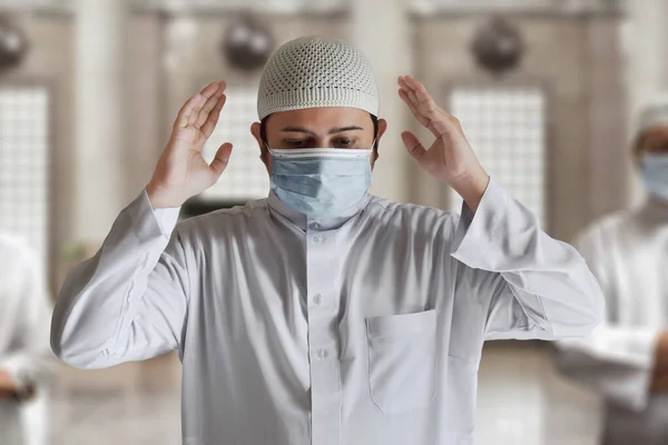 Religioso Asiático Musulmán Hombre Orando — Foto de Stock