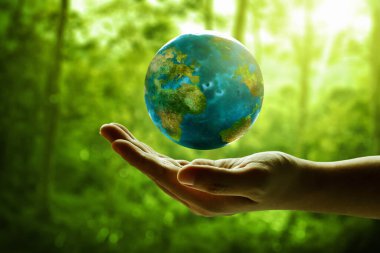 İnsan eli Dünya gezegenini tutuyor.