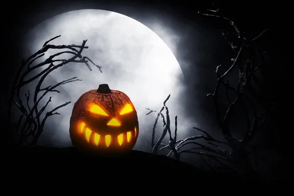 Страшная Тыква Хэллоуин Ночью — стоковое фото