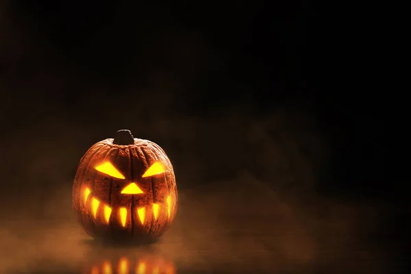Spaventoso Halloween Zucca Sfondo Scuro — Foto Stock