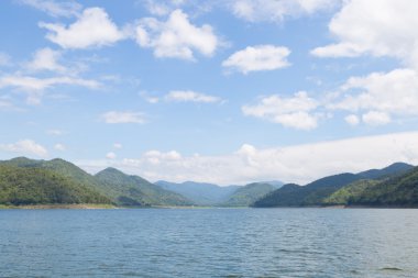 Dağlar ve baraj su