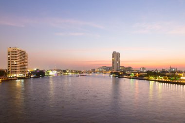 Bangkok akşam ve nehirler