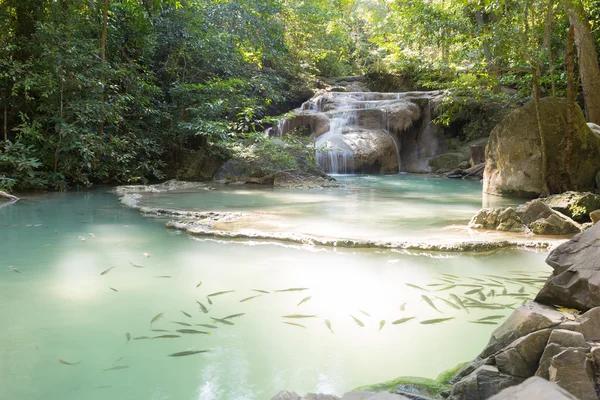 Falésias pequena cachoeira — Fotografia de Stock