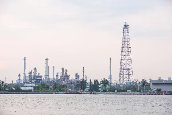 Petroleum raffinaderij plant — Stockfoto