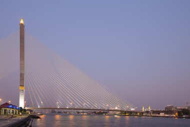 Dusk Bridge'de Rama VIII.