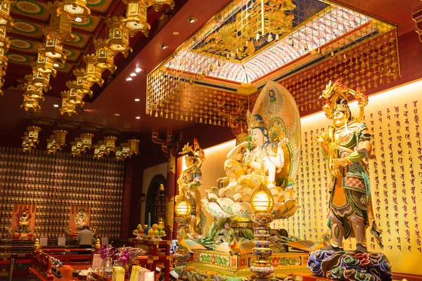 Singapore - 10 April 2016: interiör av Buddha — Stockfoto