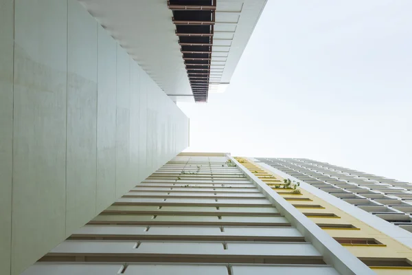 Look up a skyscraper — Stock Photo, Image