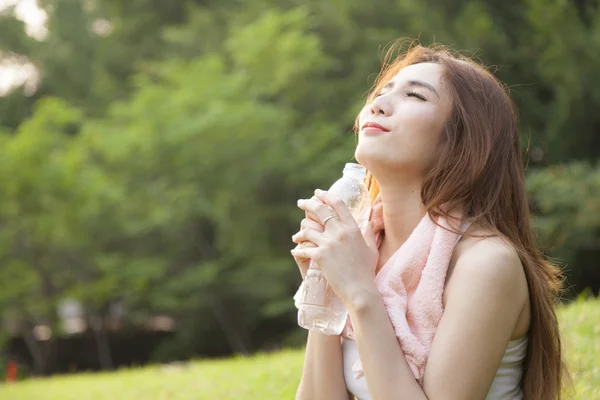 Woman sitting rest after exercise. — Stock Photo, Image