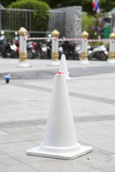 Cone de tráfego branco — Fotografia de Stock