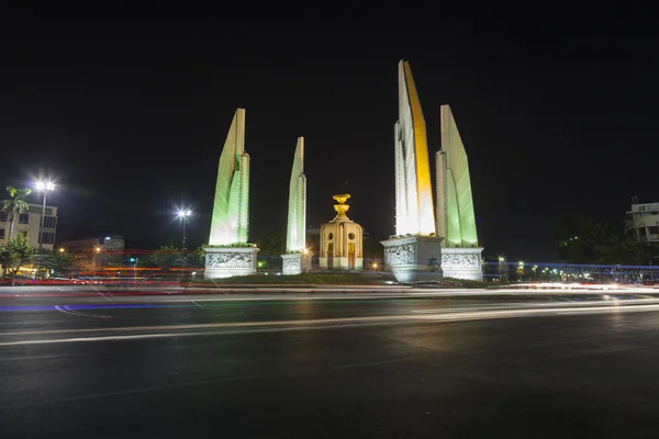 Democracy Monument w nocy — Zdjęcie stockowe