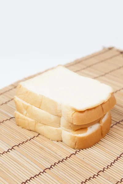 Scheibenbrot auf dem Holzteller. — Stockfoto