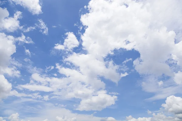 Wolken und Himmel. — Stockfoto