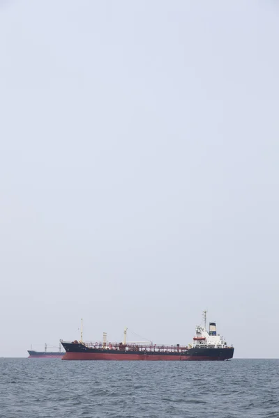 Большое грузовое судно — стоковое фото