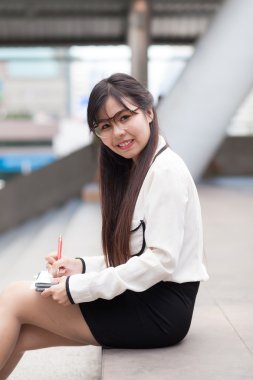 Mutlu ve işkadını rahatla.