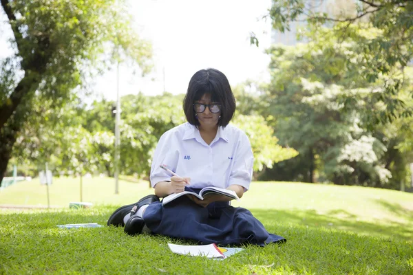 Girl sitting homework and reading. — Stock Photo, Image