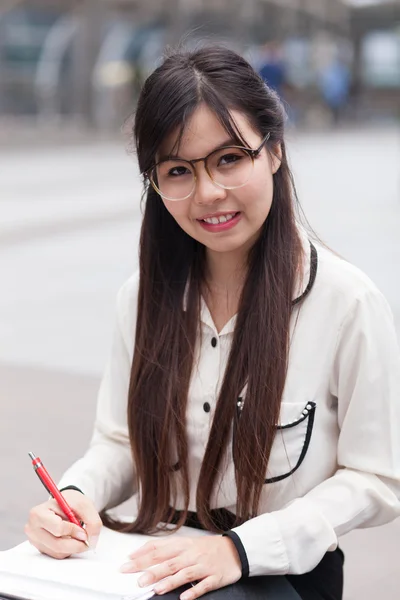 Glücklich asiatische Geschäftsfrau. — Stockfoto