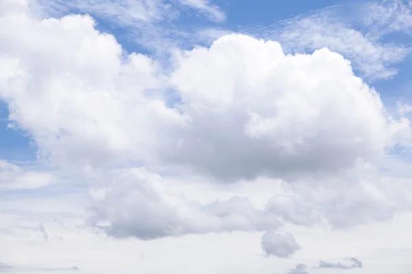 Wolken und Himmel. — Stockfoto