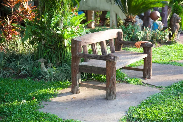 Bench on the path — Stock Photo, Image