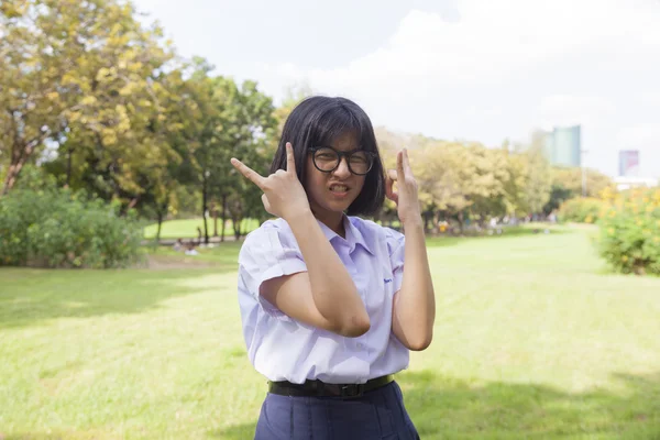 女孩带着滑稽的表情 — 图库照片