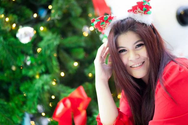 Joyeux et sourire santa femme . — Photo