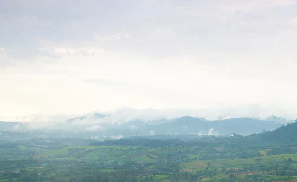Mist covered mountains and farmland. — Stock Photo, Image
