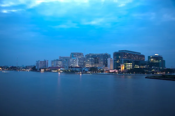 Hospital Siriraj, Bangkok y el río Chao Phraya — Foto de Stock