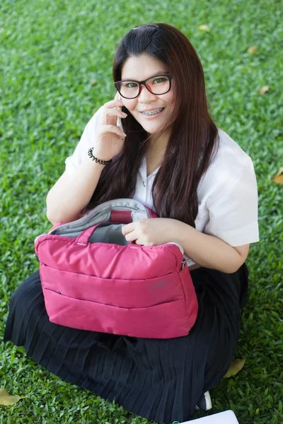 Female student talking on the phone — Stock Photo, Image