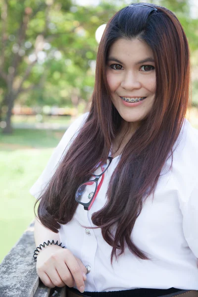 Female student smiling happily. — Stock Photo, Image