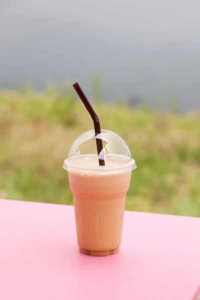 Café em copo de plástico — Fotografia de Stock