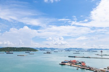 Kargo gemileri denizde