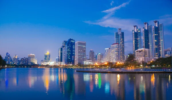 Building Skyscraper in Bangkok — Stock Photo, Image