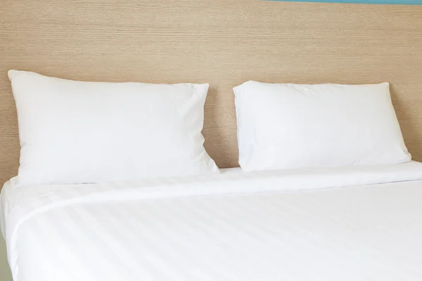 Подушки и кровати — стоковое фото