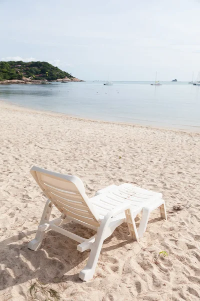 Banc sur la plage — Photo